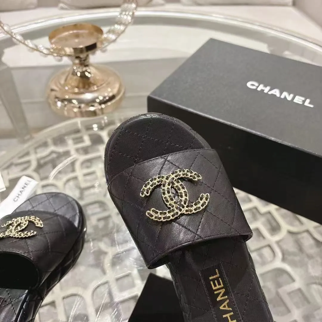 👟👟Ex-factory price 480👟👟 🎉Chanel Chanel 2025 Xiaoxiang C family thick-soled sandals series official website synchronization, classic and elegant, casual wear 🌹🌹🌹🌹Original logo ~ Made of imported sheepskin and C family custom fabrics, a variety of colors for the goddess to choose! ❤️❤️❤️❤️ Code number: 36~40 (35.41.42 customized, non-returnable) Color: 5 colors;